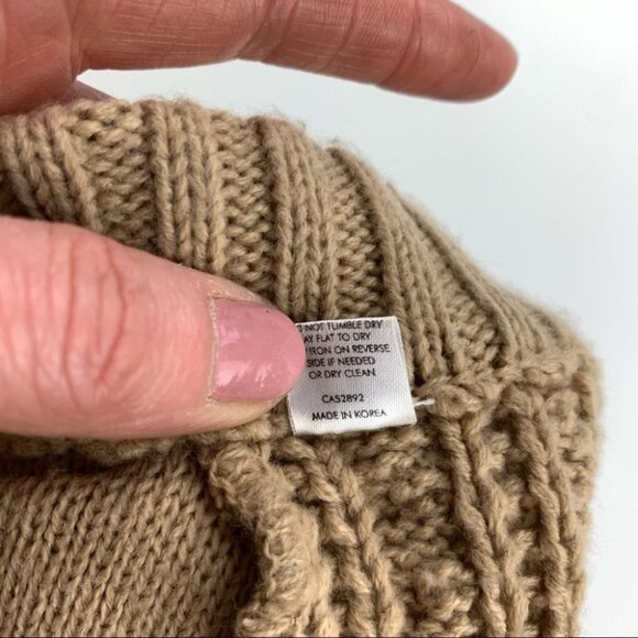 OAK  & Fort Beige Sweater Shorts - Picture 9 of 9